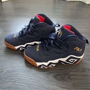 Fila Sneakers. Excellent condition. Size 7 in men 9 in women